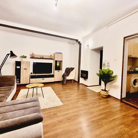 Holiday Apartments Bukares Bagian luar foto