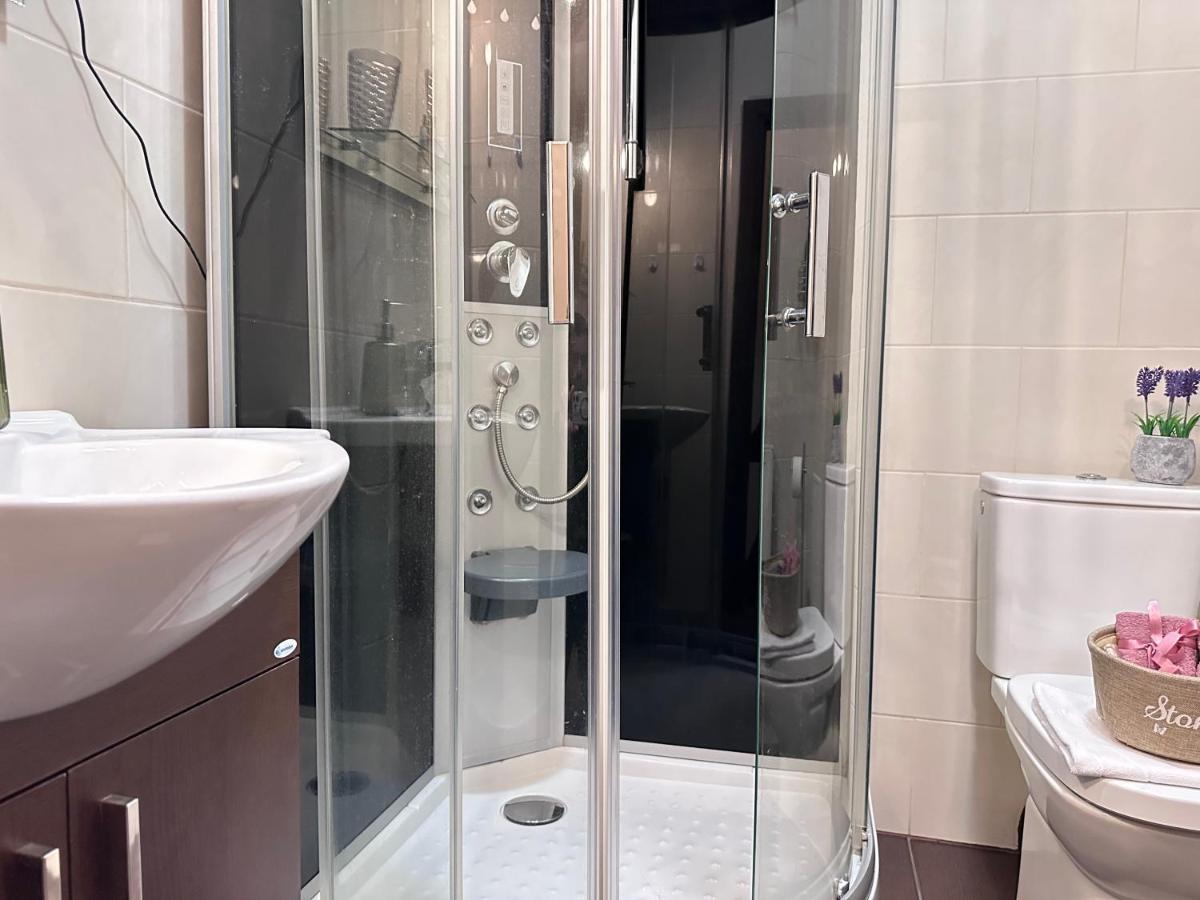Holiday Apartments Bukares Bagian luar foto