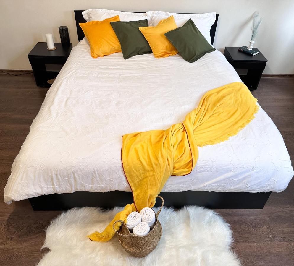 Holiday Apartments Bukares Bagian luar foto