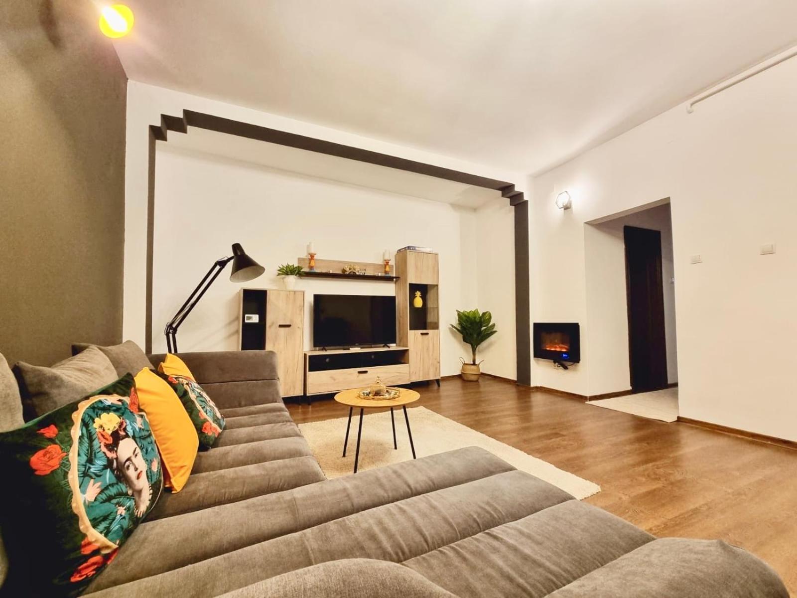 Holiday Apartments Bukares Bagian luar foto