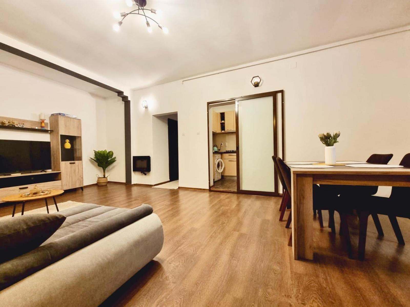 Holiday Apartments Bukares Bagian luar foto