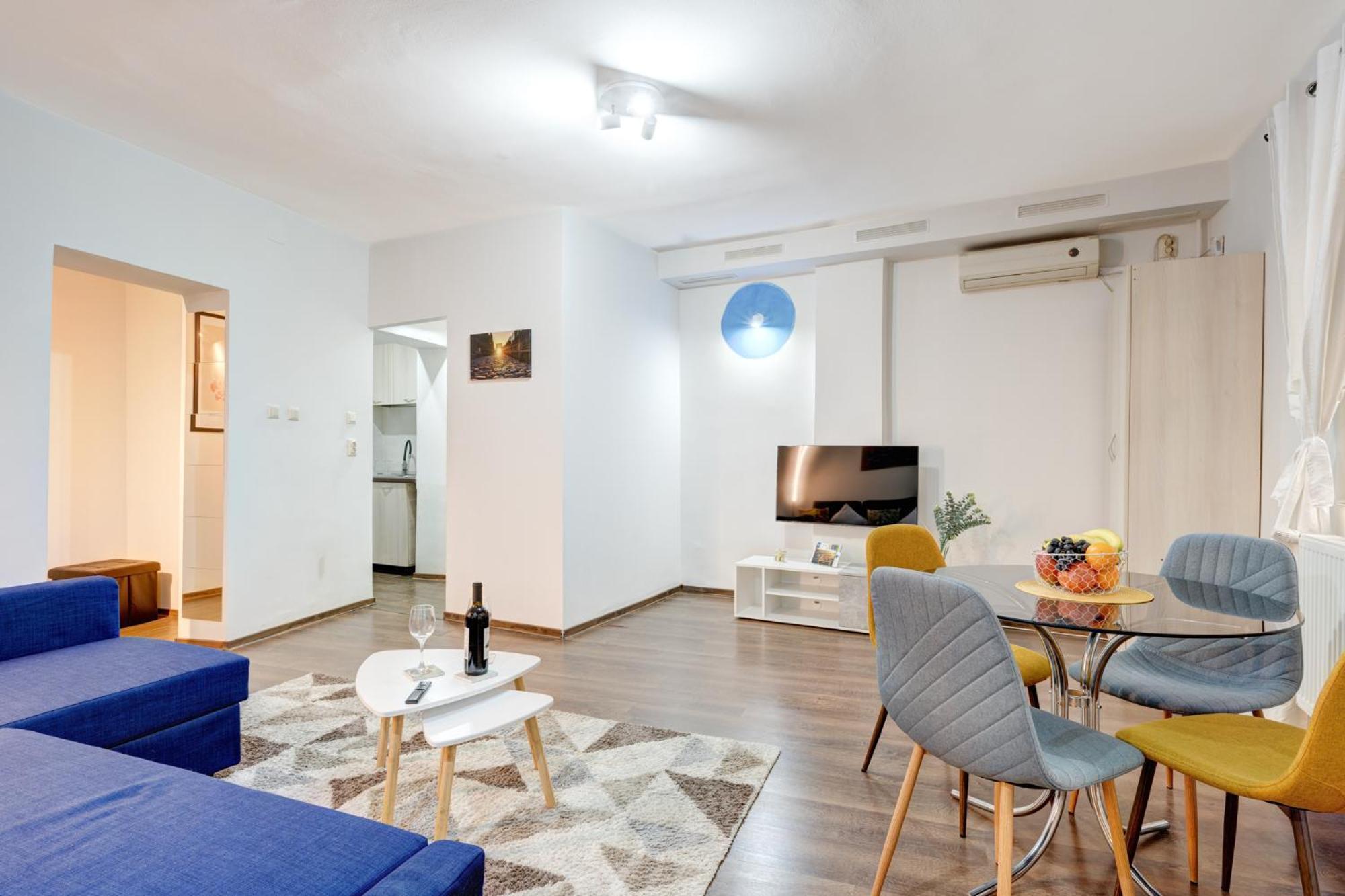 Holiday Apartments Bukares Bagian luar foto