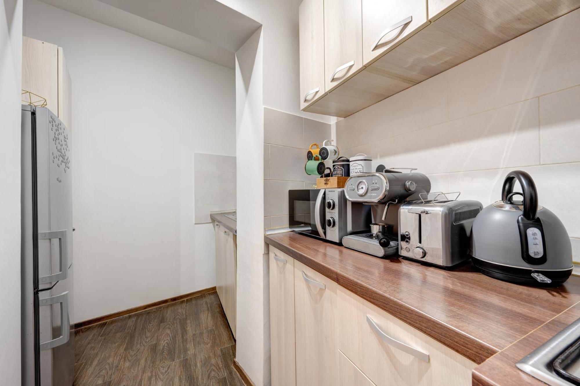 Holiday Apartments Bukares Bagian luar foto