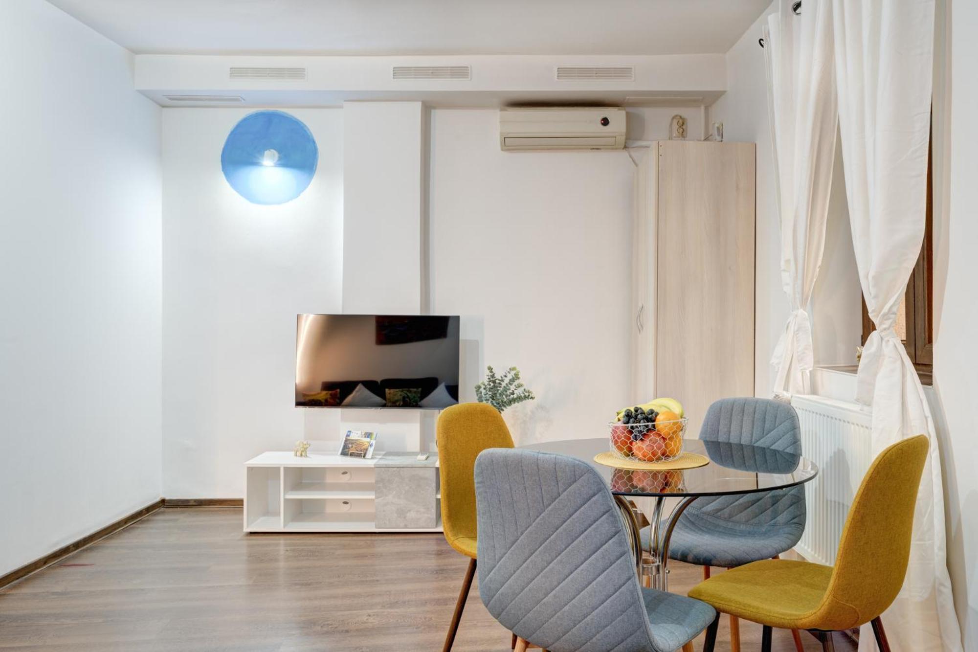 Holiday Apartments Bukares Bagian luar foto