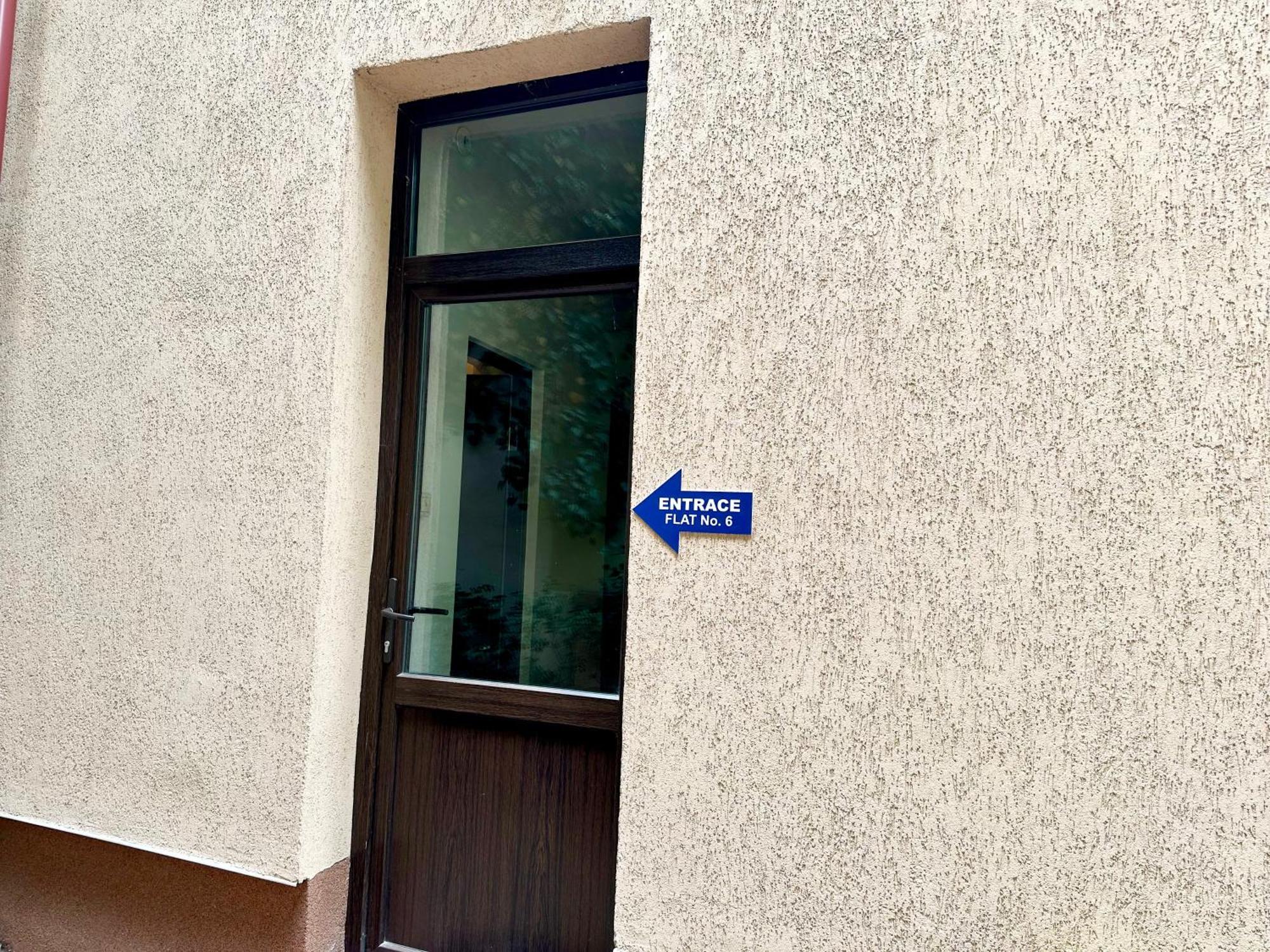 Holiday Apartments Bukares Bagian luar foto